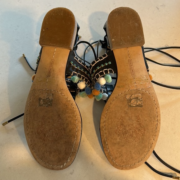 Unique Vince Camuto size 8.5 (38.5) black gladiator style flat sandal - Picture 5 of 5